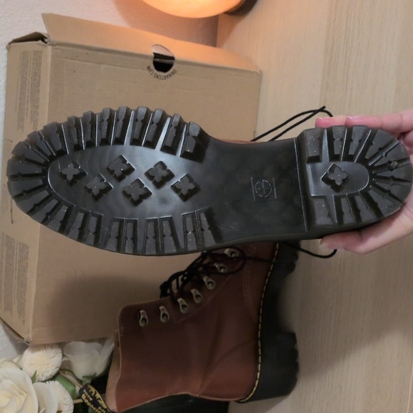 Dr Martens Leona Combat Boots In Saddle Tan Farrier Leather Sz 10 Like New W/Box - Picture 12 of 15